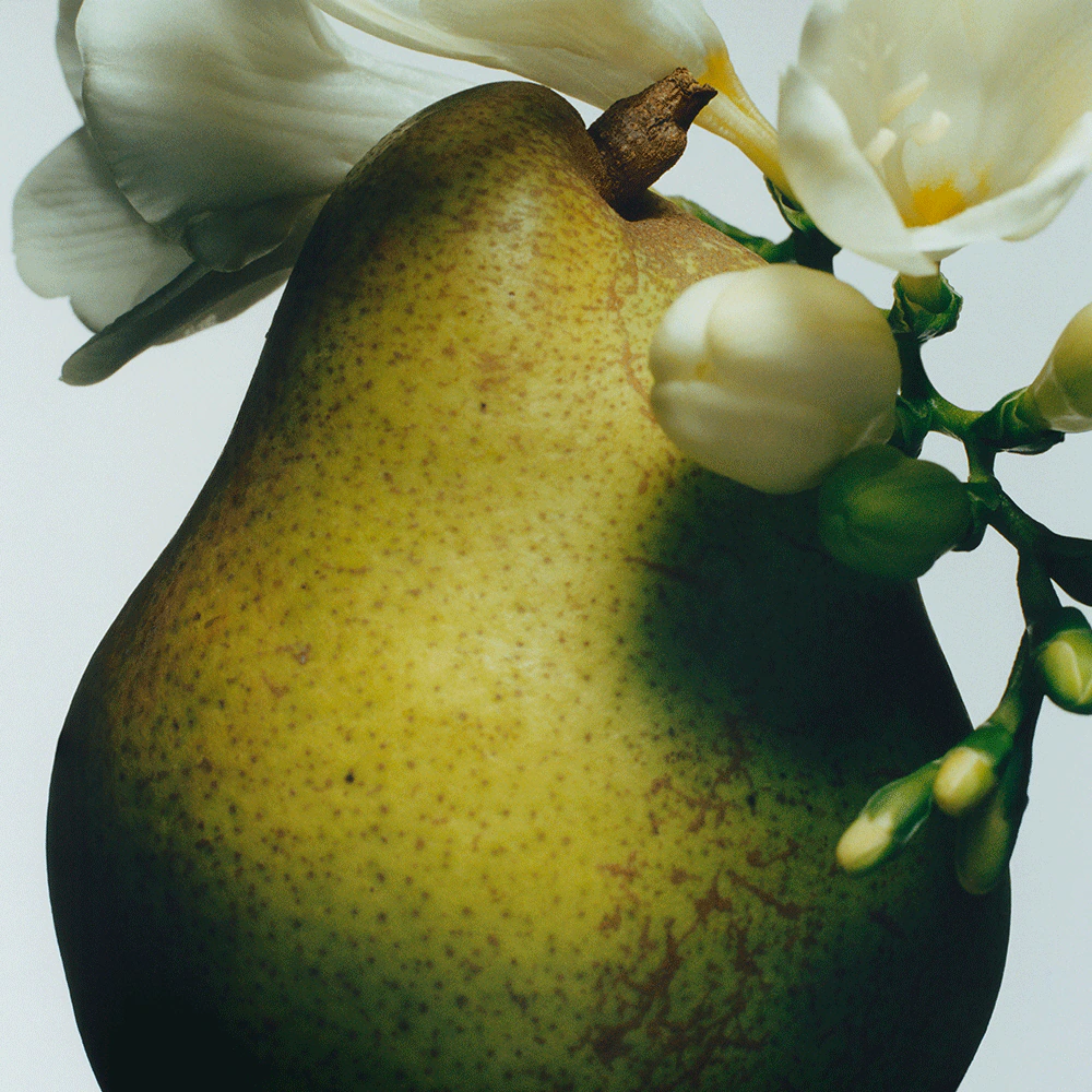 English Pear & Freesia Exfoliating Shower Gel