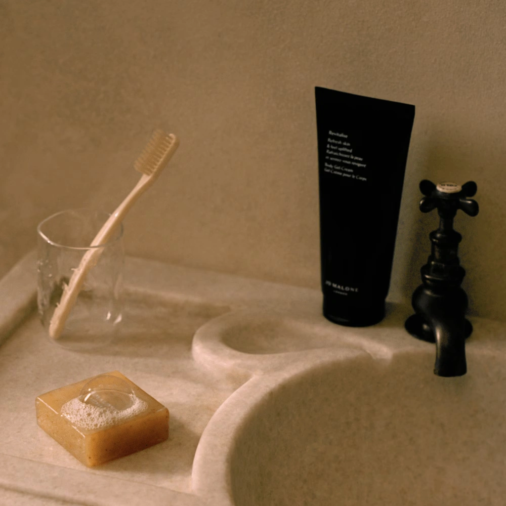 26-revitalise-exfoliating-soap-3.webp Revitalise Exfoliating Soap